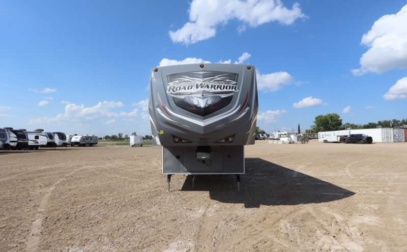 2013-road-warrior-415-t382b-fifth-wheel-regina-weyburn-watrous-01
